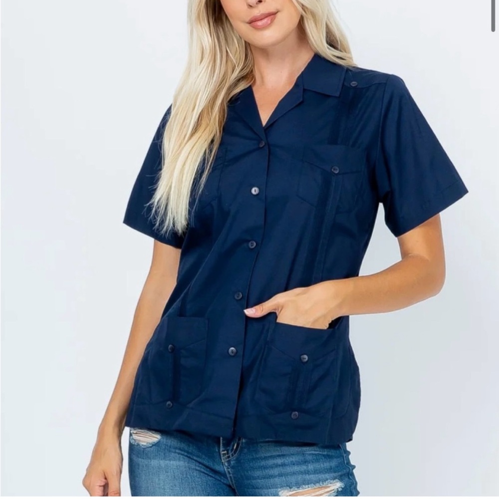 Ladies Navy Short Sleeve guayabera  Button-Up Shirt S like new